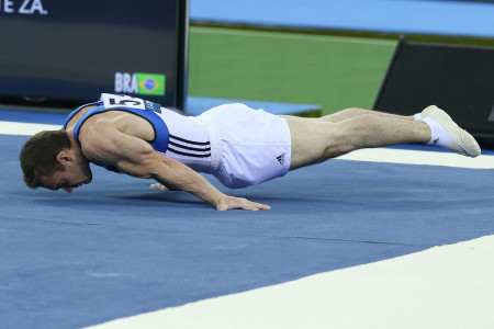 Arthur faz exercício no solo no Mundial de Nanning, em 2014: Brasil foi o 6º por equipes